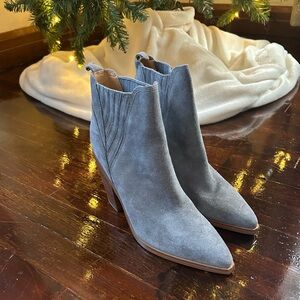BNWOT Heeled booties